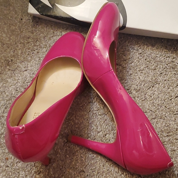 2 pairs of heels - Picture 8 of 17